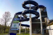 Freizeitbad Olpe - Ein Freizeit-Highlight in Olpe ist das Schwimmbad mit Wasserrutsche und Freibad. • © ummeteck.de - Silke Schön