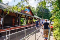 Sommerrodelbahn Panorama Park - Für die etwas älteren Kinder ist sicherlich der Fichtenflitzer die Haupt-Attraktion im heutigen Panorama Park. Die klassische Sommerrodelbahn von Wiegand glänzt mit einer Länge von etwa 1.200 Metern.  • © ummeteck.de - Christian Schön