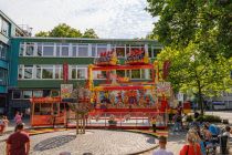 X-Force mal vor einem völlig anderen Hintergrund, hier beim Stadtfest in Leverkusen-Opladen 2022. • © ummeteck.de - Silke Schön