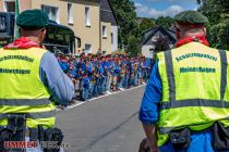 Ohne SchüPo geht nix - Die Schützenpolizei bewacht die dörfliche Kompanie. • © ummeteck.de - Silke Schön