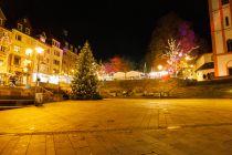 Marktplatz Siegen  - Und noch einmal der Marktplatz neben dem Krönchen mit Weihnachtsbaum. • © ummeteck.de - Christian Schön