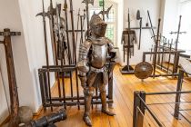 Die Rüstung schützte den Ritter vor Verletzungen durch (ebenfalls ausgestellte) Waffen und Schwerter. • © ummeteck.de - Silke Schön