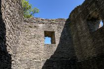 Burgruine Hohensyburg - Dortmund - Bilder - Die heute zu sehenden und als Baudenkmal geschützten Mauer- und Turmreste stammen aus dem 12. Jahrhundert.  • © ummeteck.de - Christian Schön