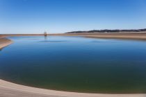 Oberbecken in Finnentrop - Hierbei muss es immer ein Oberbecken und ein Unterbecken geben. Das Unterbecken des Pumpspeicherwerks Rönkhausen ist hierbei die Glingebachtalsperre. Auf dem Bild siehst Du das Oberbecken. • © ummeteck.de - Christian Schön