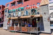 Geister Hotel (Burghard) - Laufgeschäft auf einer Kirmes - Das Grusel-Laufgeschäft Geister Hotel gehört dem Schausteller Johann Otto Burghard aus Hamm. • © ummeteck.de - Christian Schön