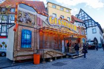 Glasfabrik (Moser) - Laufgeschäft auf der Kirmes - Die Glasfabrik ist ein Laufgschäft des Schaustellerbetriebes Moser aus Stuttgart.  • © ummeteck.de - Christian Schön