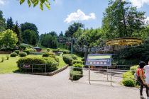 Talstation Sesselbahn Panorama Park - Ebenso wichtiger könnte sein, dass man nur in der Hauptsaison, also in den Ferien, davon ausgehen kann, dass der Lift täglich in Betrieb ist. Ansonsten läuft er oft nur am Wochenende.  • © ummeteck.de - Christian Schön