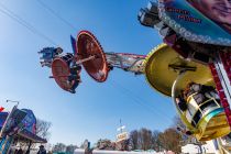 Twister (Deinert) - Fahrgeschäft - Bilder - Zwei Personen können nebeneinander sitzen und die familienfreundliche und dennoch aufregende Fahrt genießen.  • © ummeteck.de - Silke Schön