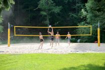 Auf dem Beachvolleyplatz geht es "hoch" her. • © FSW Wiehl