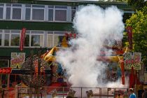 X-Force (Klinge) - Fahrgeschäft auf der Kirmes - Übrigens: Nebel kann er auch! • © ummeteck.de - Silke Schön