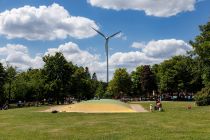 Große Hüpfkissen, Liegewiese, Spielplätze inmitten der Sauerländer Natur - das klingt nach Erholung für die ganze Familie. • © ummeteck.de - Christian Schön