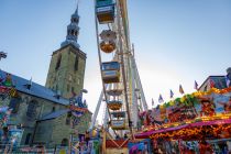 684. Soester Allerheiligenkirmes 2022 - Weil´s so schön ist, noch ein Foto mit Riesenrad. • © ummeteck.de - Christian Schön
