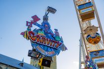 Soest Kirmes - Mr. Gravity und das Riesenrad stehen nah zusammen. • © ummeteck.de - Christian Schön