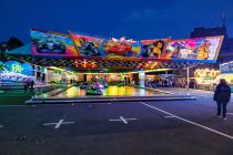 AS Formel 1 Kirmes - So sieht er von der Querseite aus (fotografiert auf der Herbstkirmes 2022 in Meinerzhagen). • © ummeteck.de - Silke Schön