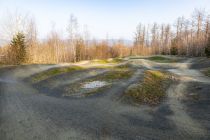 Pumptrack in Attendorn - Leichte Herausforderungen bietet der Pumptrack in Attendorn, der direkt neben der Dirtline liegt.  • © ummeteck.de - Silke Schön