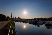 An dieser Stelle lag von 1939 bis in die 1990er Jahre ein Kohleumschlaghafen der Zeche Werne. Das Gelände wurde komplett umgebaut und bietet nun neben den 286 Liegeplätzen der Boote auch einen gewissen Freizeitwert - auch für Nicht-Skipper.  • © ummeteck.de - Christian Schön