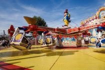 Circus Circus (Gründler/Preuß) - Fahrgeschäft auf der Kirmes - Hier haben wir Circus Circus auf der [e:10011::Rheinkirmes 2022:] in Düsseldorf abgelichtet. • © ummeteck.de - Christian Schön
