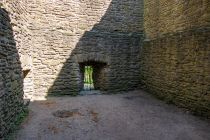 Bilder von der Burgruine Hohensyburg in Dortmund - Eindrücke aus der Burgruine. Sehr nah liegt übrigens der Vincketurm. • © ummeteck.de - Christian Schön