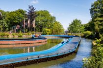 Wasserbahn Wild River im Fort Fun - Im Jahr 2021 wurde sie umthematisiert auf Bieber & Co. - Teststrecke für coole Boote. • © ummeteck.de - Silke Schön