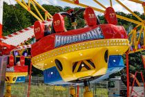 Hurricane (Heine) - Kirmes-Fahrgeschäft - Das (oder der?) Hurricane ist ein Rundfahrgeschäft des Herstellers KMG und gehört zu deren Fun Factory Serie. • © ummeteck.de - Christian Schön