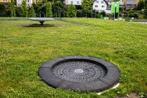 Der Drehteller und die kleinen Trampoline bieten Abwechslung und Spaß. • © ummeteck.de - Silke Schön