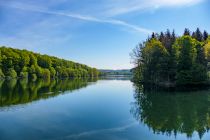 Der Rundweg um die Lingesetalsperre ist ungefähr fünf Kilometer lang.  • © ummeteck.de - Silke Schön