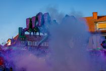 Im Robotix erlebst Du viele Nebel- und Lichteffekte. Hier auf der Allerheiligenkirmes 2022 in Soest. • © ummeteck.de - Christian Schön