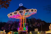 Wendlers Kettenflieger - Kirmes Wellenflug - Aus 1988 stammt der Kettenflieger des Schaustellers Wendler aus Unna. Hier gesehen in Werne 2022. • © ummeteck.de - Christian Schön