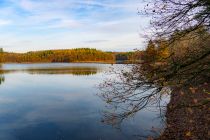 Der Stauinhalt liegt bei maximal 6 Mio. m³. Bei Vollstau liegt die Wasserfläche bei 68 ha. • © ummeteck.de - Silke Schön