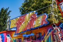 Break Dance No. 1 (Wingender) - Fahrgeschäft auf der Kirmes - Hier haben wir den Break Dance auf der [e:12109::Laurentiuskirmes 2022:] in Bergisch Gladbach aufgenommen. • © ummeteck.de - Christian Schön