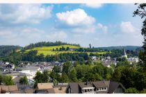 Drolshagen liegt im Kreis Olpe in Nordrhein-Westfalen. Üppige Wälder und grüne Wiesen sind hier mehr als normal. • © ummeteck.de - Silke Schön