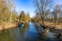 Die Wupper fließt durch die Grünanlage.  • © ummeteck.de - Christian Schön