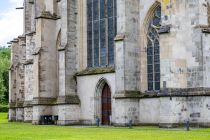 Eingangsportal des Doms - Trotz Notmaßnahmen kam es zwischen 1820 und 1835 zu diversen Einstürzen von auch größeren Teilen des Doms. Durch diese große Tür kommst Du in den Innenraum. • © ummeteck.de - Silke Schön