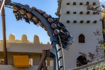 Black Mamba - Inverted Coaster - Inverted Coaster - das ist also quasi eine umgedrehte Achterbahn. Die Black Mamba ist so eine. Hergestellt wurde sie in den Jahren 2005 und 2005 vom Schweizer Hersteller Bolliger & Mabillard, der diesen Bahntyp bereits im Jahr 1992 erfunden hat.  • © ummeteck.de - Christian Schön