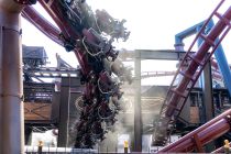 Die derzeit neueste große Achterbahn im Phantasialand ist der im Jahr 2020 in Betrieb genommene F.L.Y - Flying Launch Coaster im gleichalten Themenbereich Rookburgh.  • © ummeteck.de - Christian Schön