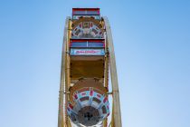 Roue Parisienne auf der Allerheiligenkirmes 2022 in Soest - Detailansicht im Hellen. • © ummeteck.de - Christian Schön