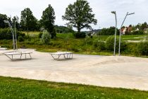 Tischtennis - Uns hat sich nicht so ganz erschlossen, warum die Tischtennis-Platten mitten auf der Skatearea stehen, vielleicht hätte man dafür noch einen anderen Platz finden können. • © ummeteck.de - Silke Schön