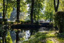 Im Park gibt es viele Sitzgelegenheiten, damit Du Dich entspannen kannst. • © ummeteck.de - Silke Schön