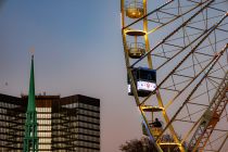 Gondel Riesenrad Wilhelm - Aus den 36 Gondeln hast Du eine wunderbare Aussicht. Sechs Personen passen in eine Gondel. Hier auf dem Weihnachtsmarkt in Essen.
 • © ummeteck.de - Christian Schön