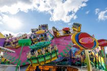 Take Off (Langenscheidt) - Fahrgeschäft auf der Kirmes - Insgesamt 40 Personen passen in die vier Gondeln, die jeweils 2x5 Personen fassen.  • © ummeteck.de - Christian Schön