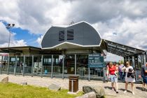 Bis zu 2.400 Personen pro Stunde kann die Ettelsberg Seilbahn befördern. Der Ettelsberg ist sehr beliebt, vor allem bei Partygästen. Da wird es schon mal voll in der Bahn und auch oben. • © ummeteck.de - Christian Schön