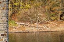 Über 110 Jahre alt - Die Fertigstellung der Neyetalsperre fand im Jahr 1909 statt. Sie wird vom Wupperverband geführt. • © ummeteck.de - Silke Schön