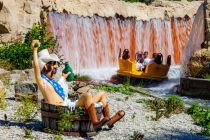 Volle Fahrt voraus! - Die etwas wildere Passage von Los Rapidos. Der badende Cowboy amüsiert sich prächtig. • © ummeteck.de - Christian Schön