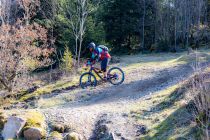 Lines im Bikepark Fahlenscheid - Es sind Lines in allen Schwierigkeitsstufen verfügbar (leicht = blau, mittel = rot, schwer = schwarz). Schön: Die schwierigen North Shore Elemente kannst Du auf einer Chickenline umfahren.  • © ummeteck.de - Christian Schön