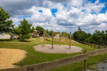 Für die Kinder gibt es einen schönen Spielplatz, auch mit Holzspielgeräten. • © ummeteck.de - Christian Schön