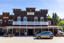 Festival-Gelände - Gehen wir in die Western-Stadt des Elspe Festivals. Jede Menge Saloons und Restaurants gibt es zu entdecken. • © ummeteck.de - Silke Schön