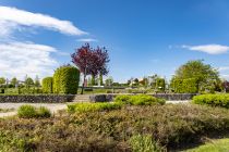 Entstanden ist der Park auf einer Mitte des 20. Jahrhunderts genutzten und nun abgedichteten Werks-Mülldeponie der Bayer AG, der Altlast Dhünnaue. • © ummeteck.de - Christian Schön