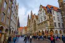 Weiter geht es Richtung Prinzipalmarkt mit seinen prächtigen alten Giebelhäusern und Bogengängen. • © ummeteck.de - Christian Schön
