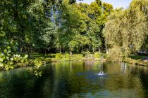 Die Holzbrücke ist ein beliebter Ort für Hochzeitsfotos. • © ummeteck.de - Silke Schön