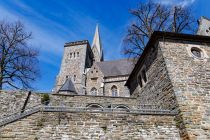 Ein Spaziergang rund um die Kirche in Olpe lohnt sich. • © ummeteck.de - Christian Schön